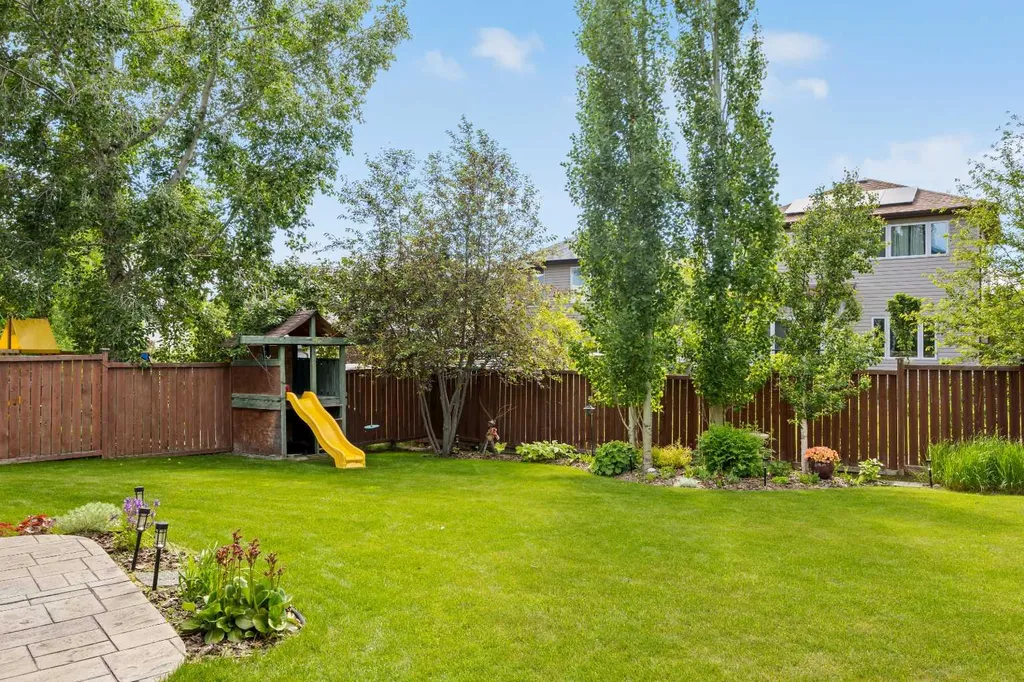 292 Tuscany Ridge View NW Calgary AB T3L 2J7