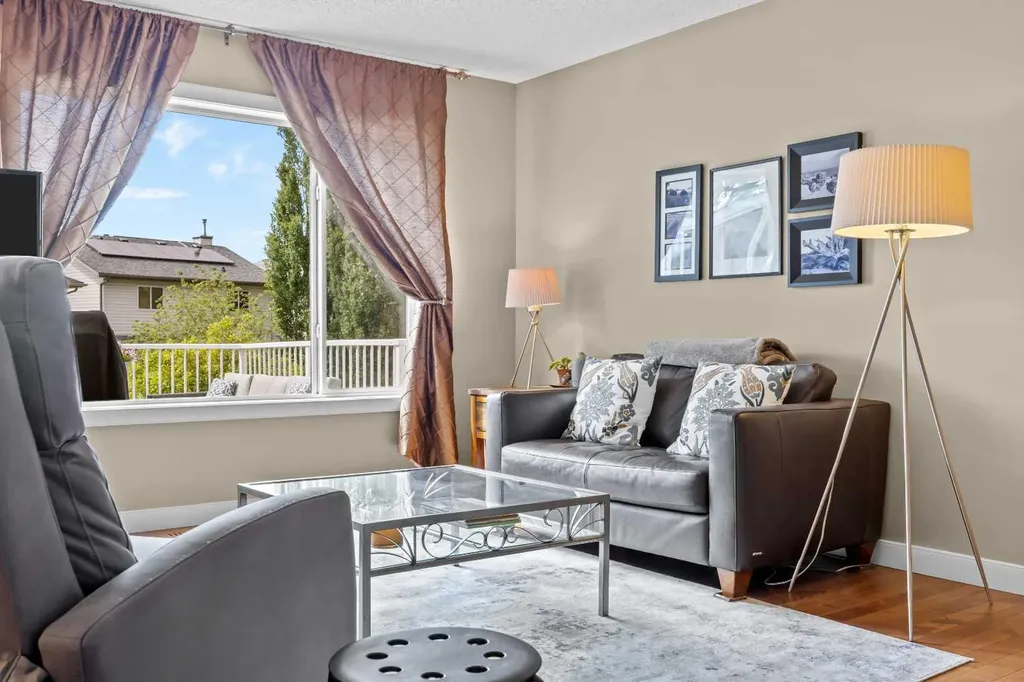 292 Tuscany Ridge View NW Calgary AB T3L 2J7