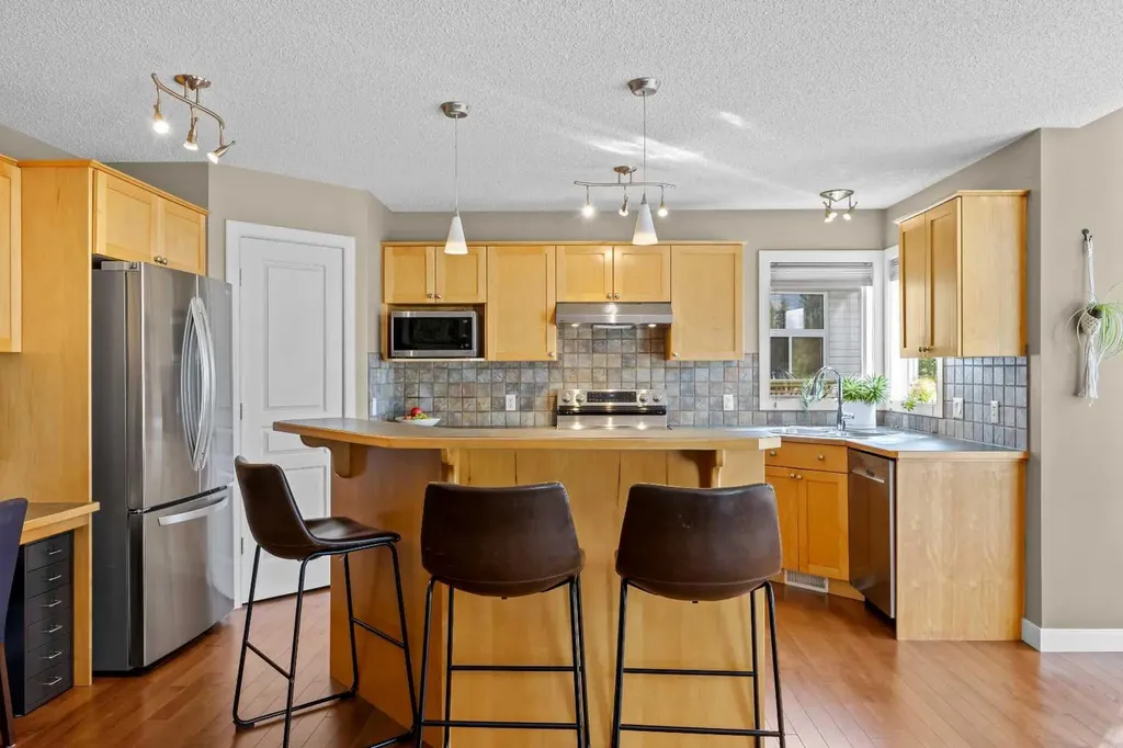 292 Tuscany Ridge View NW Calgary AB T3L 2J7