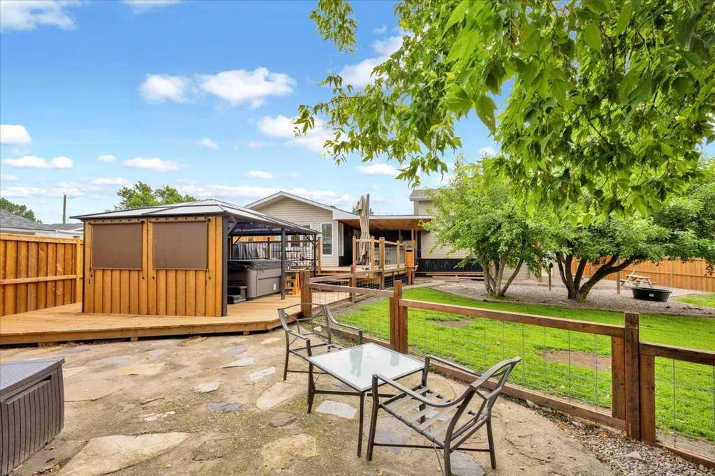125 13 Avenue Carstairs AB T0M0N0