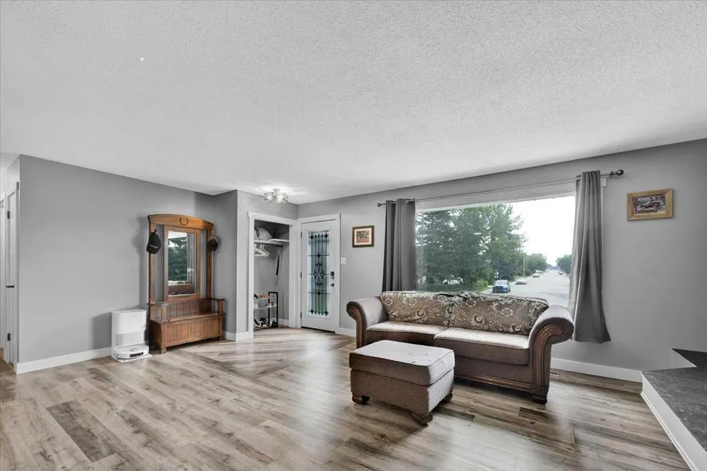 125 13 Avenue Carstairs AB T0M0N0