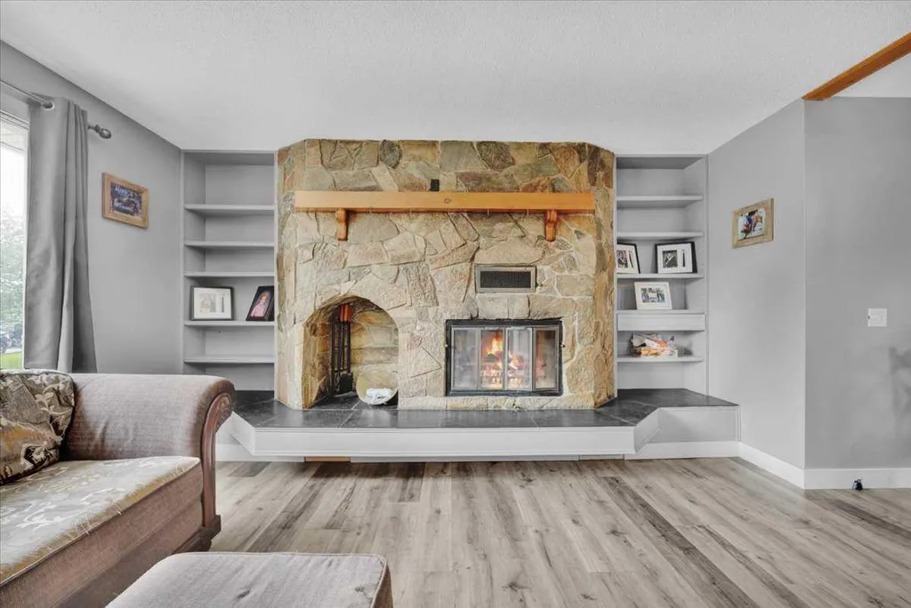 125 13 Avenue Carstairs AB T0M0N0