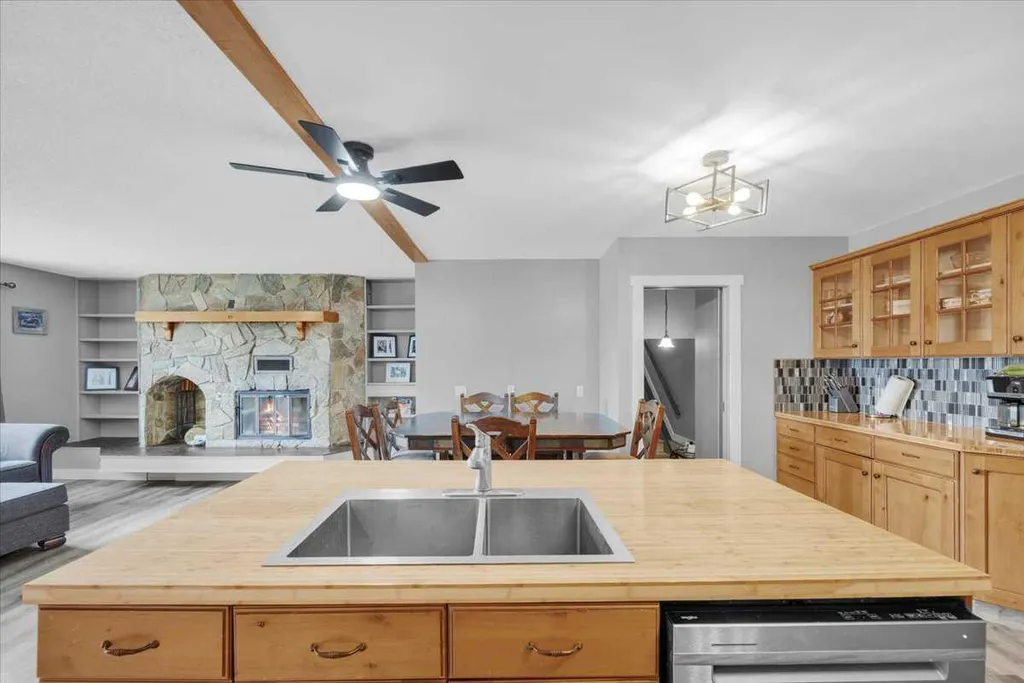 125 13 Avenue Carstairs AB T0M0N0