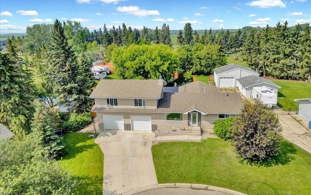 125 13 Avenue Carstairs AB T0M0N0