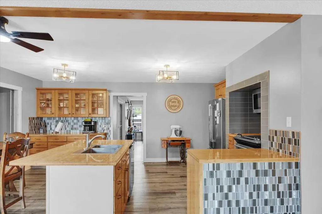 125 13 Avenue Carstairs AB T0M0N0