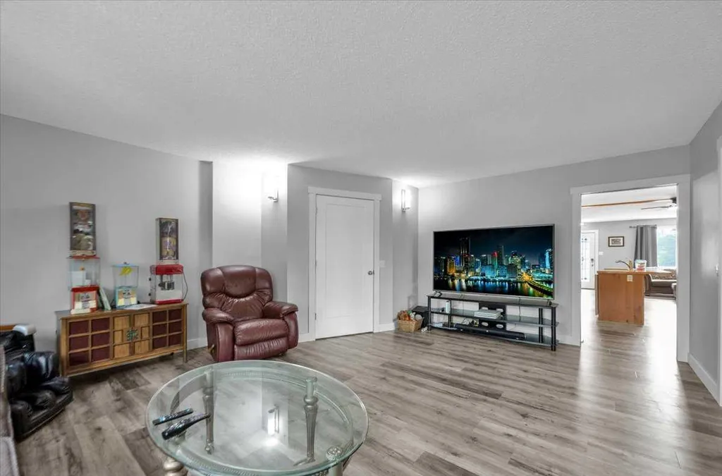 125 13 Avenue Carstairs AB T0M0N0