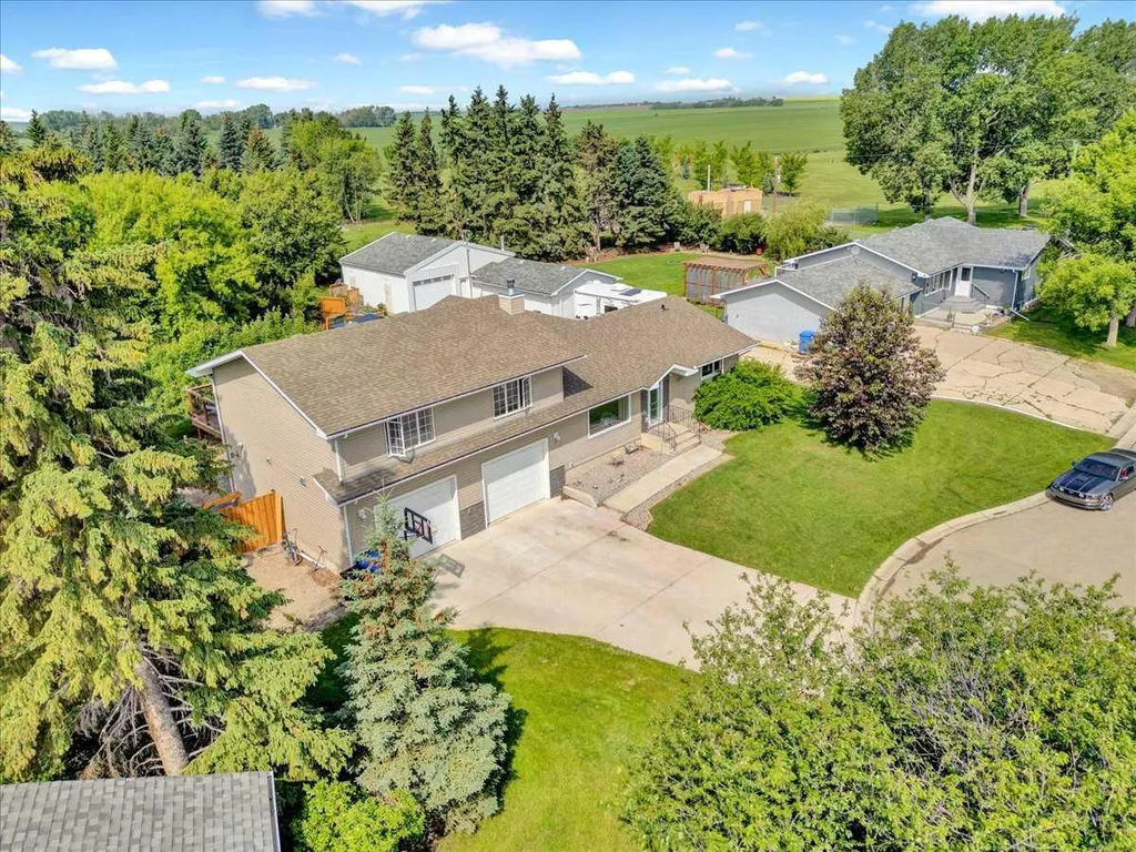 125 13 Avenue Carstairs AB T0M0N0
