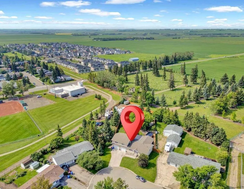 125 13 Avenue Carstairs AB T0M0N0