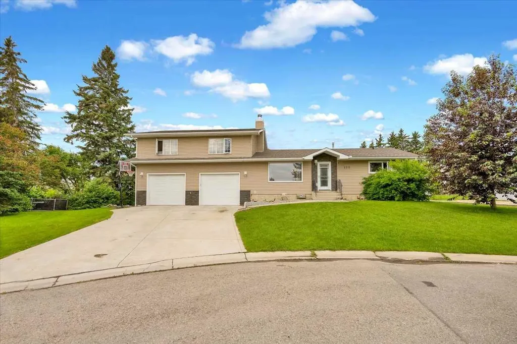 125 13 Avenue Carstairs AB T0M0N0