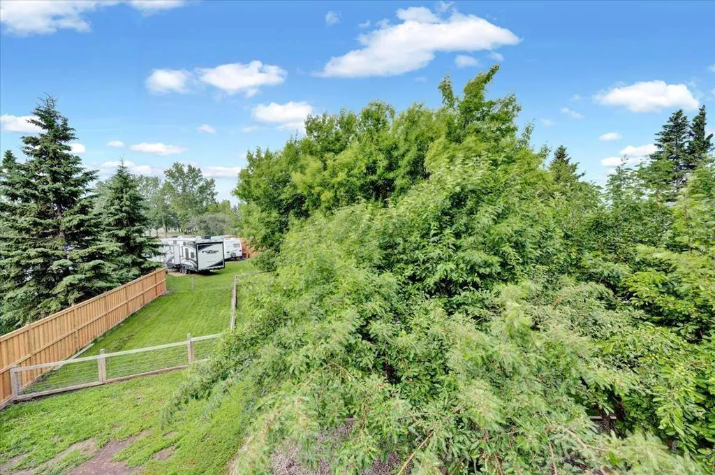 125 13 Avenue Carstairs AB T0M0N0