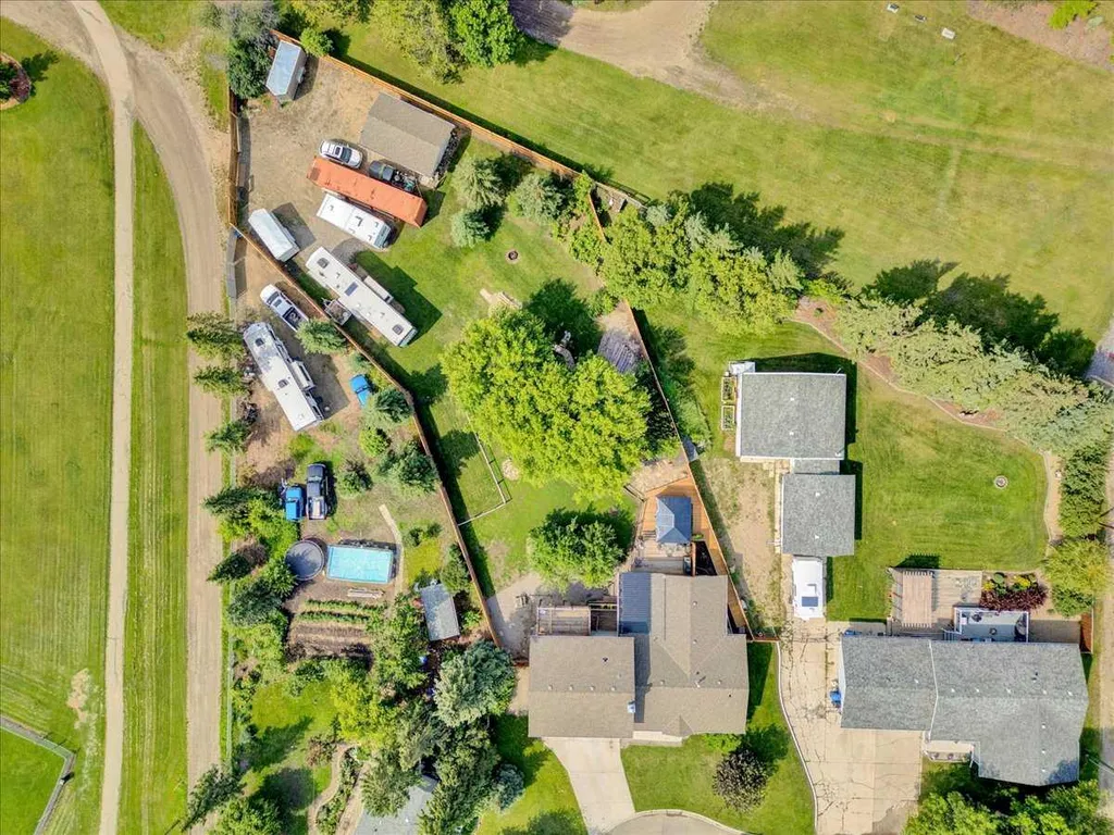 125 13 Avenue Carstairs AB T0M0N0