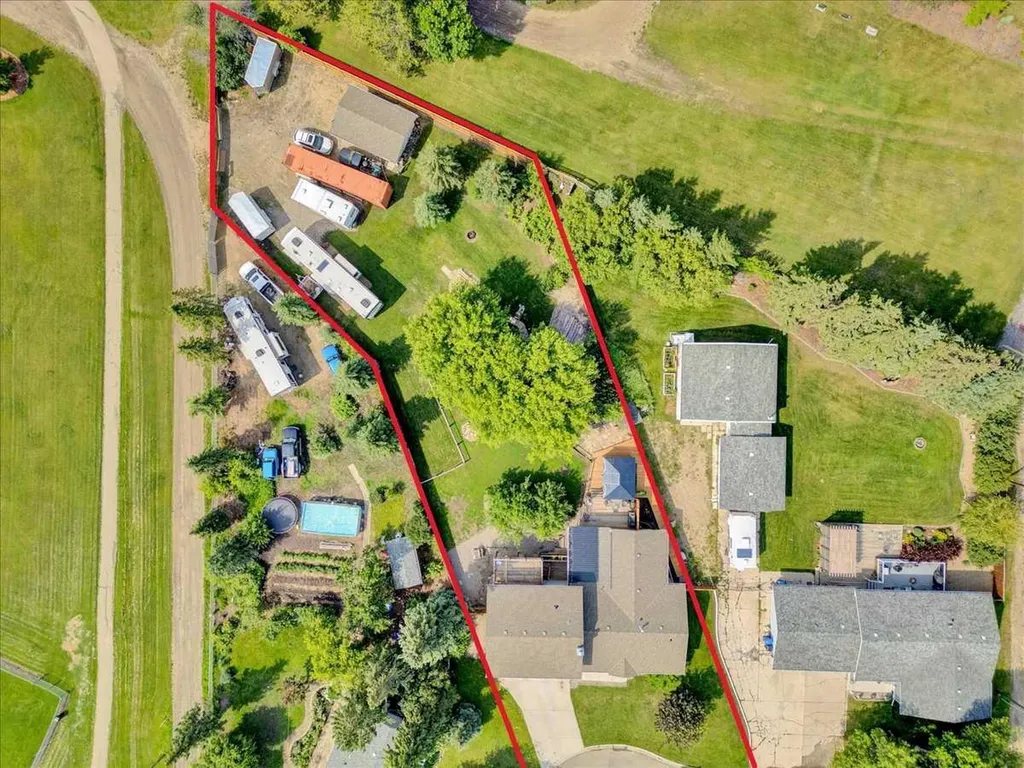 125 13 Avenue Carstairs AB T0M0N0