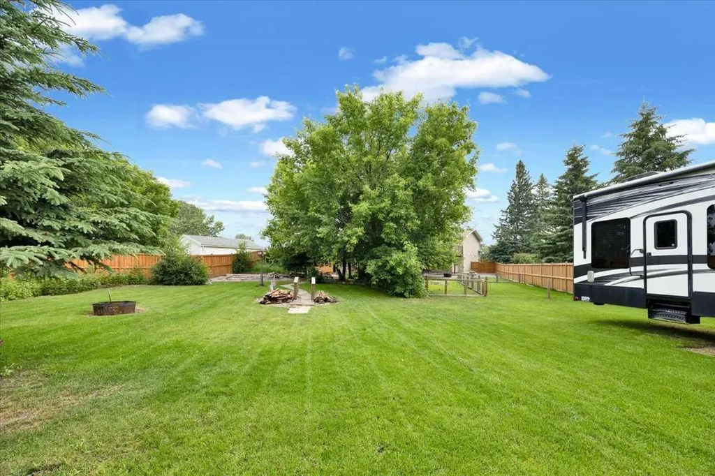 125 13 Avenue Carstairs AB T0M0N0
