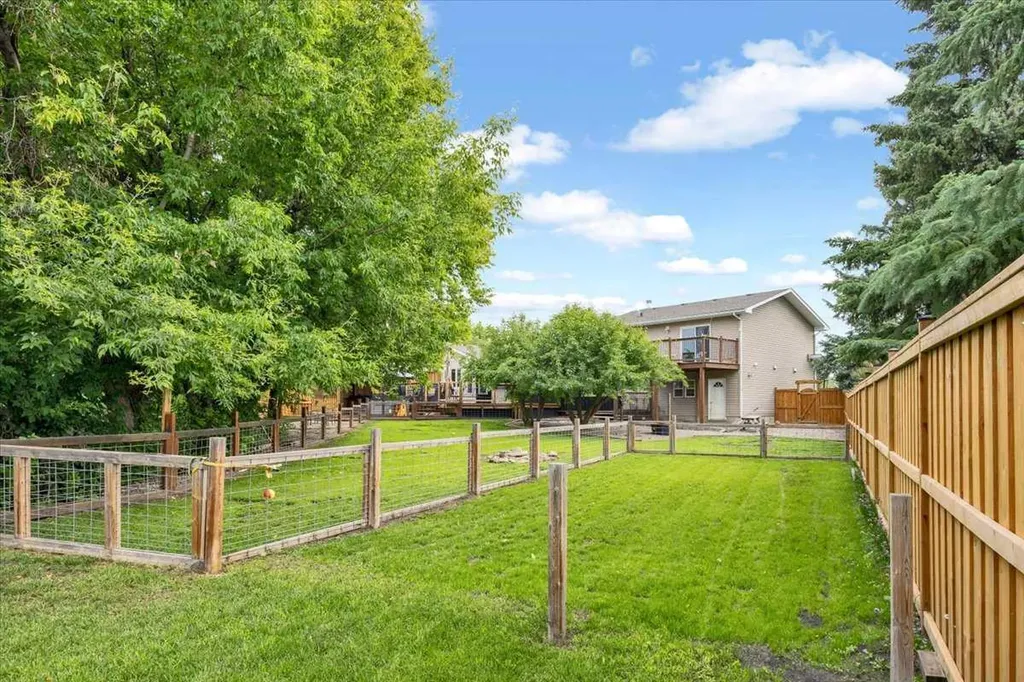 125 13 Avenue Carstairs AB T0M0N0