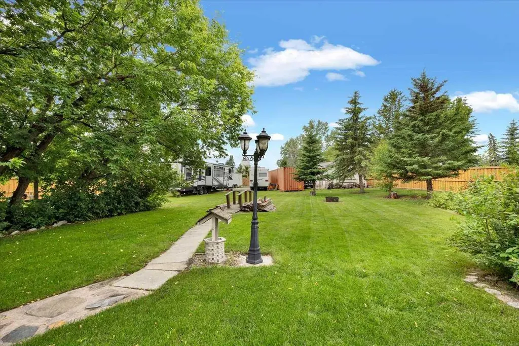 125 13 Avenue Carstairs AB T0M0N0