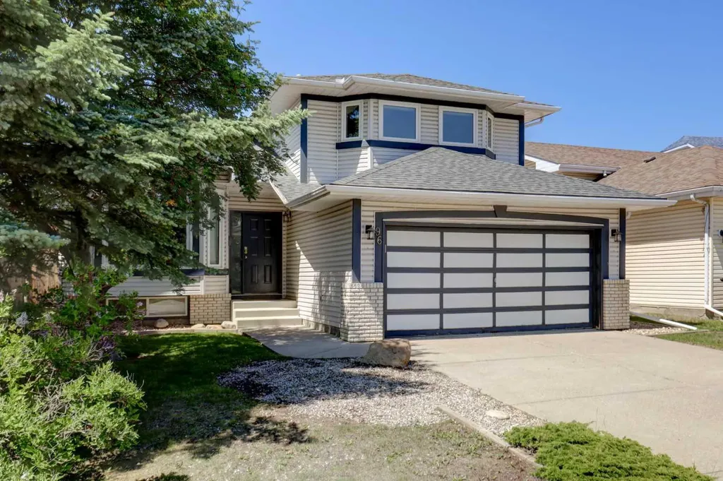 96 Hawktree Close NW Calgary AB T3G 3T3