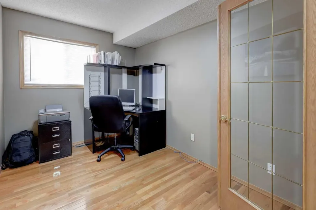 96 Hawktree Close NW Calgary AB T3G 3T3