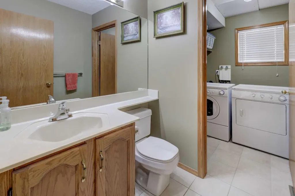 96 Hawktree Close NW Calgary AB T3G 3T3