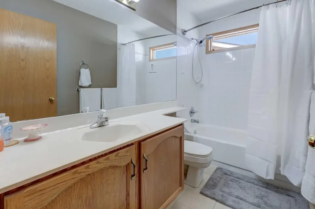 96 Hawktree Close NW Calgary AB T3G 3T3