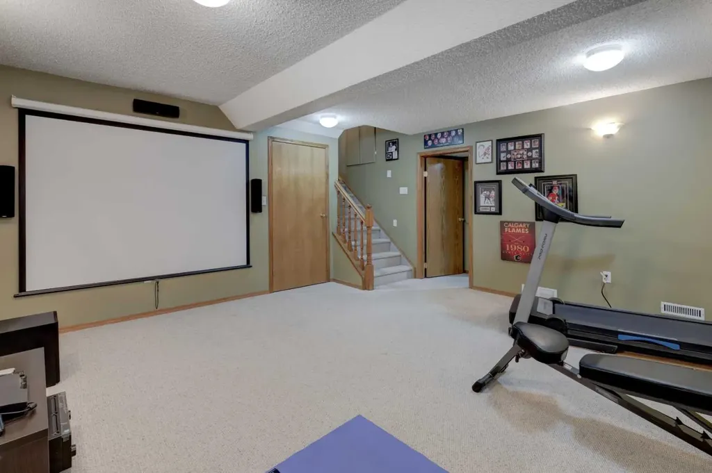 96 Hawktree Close NW Calgary AB T3G 3T3