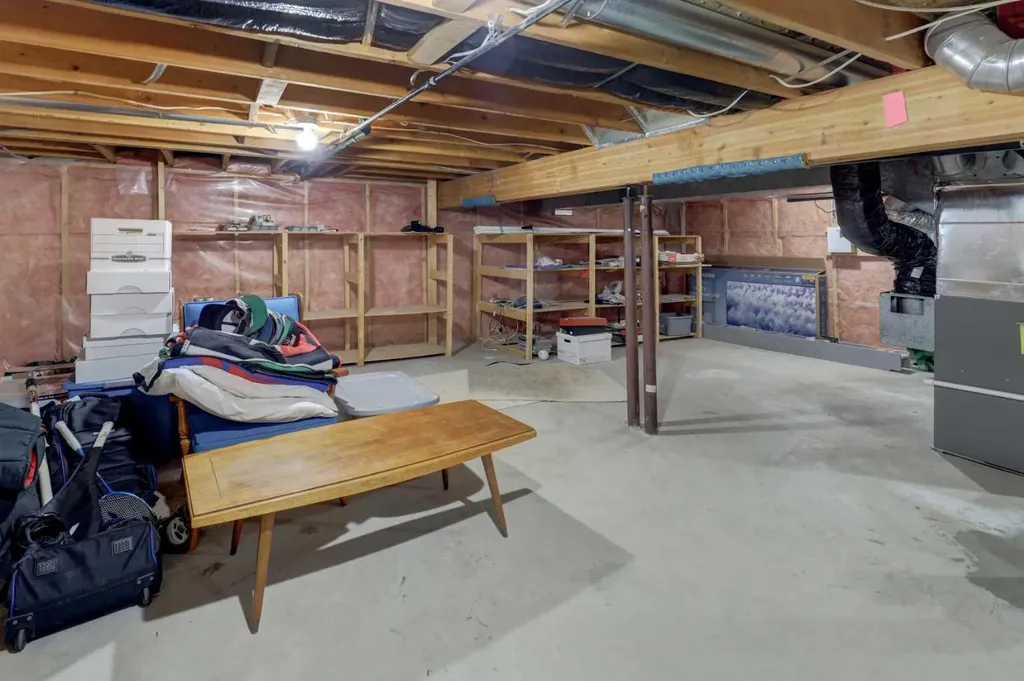 96 Hawktree Close NW Calgary AB T3G 3T3