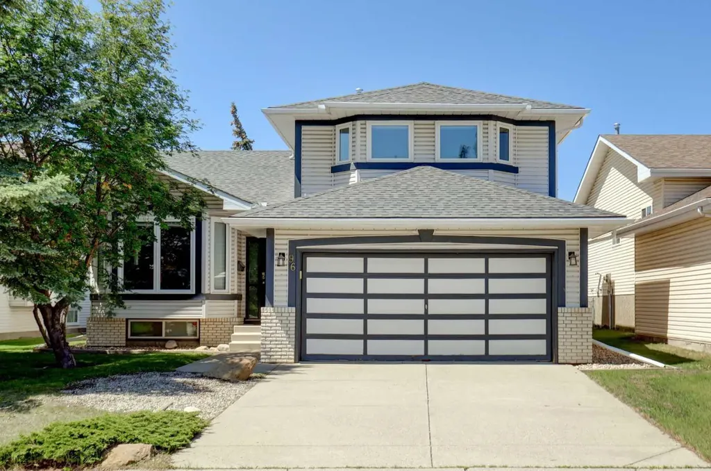 96 Hawktree Close NW Calgary AB T3G 3T3