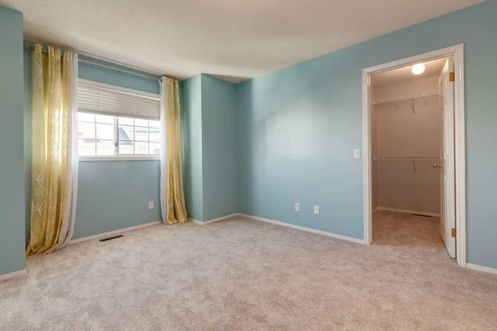 318 Hawkstone Manor NW Calgary AB T3G 3X2