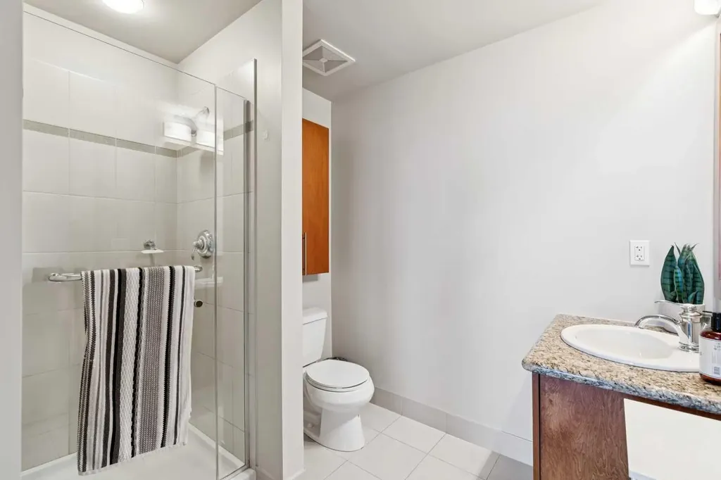 817 15 Avenue SW Calgary AB T2R0H8