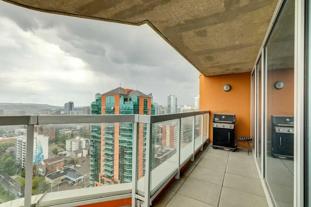 817 15 Avenue SW Calgary AB T2R0H8