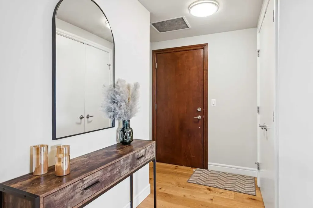 817 15 Avenue SW Calgary AB T2R0H8