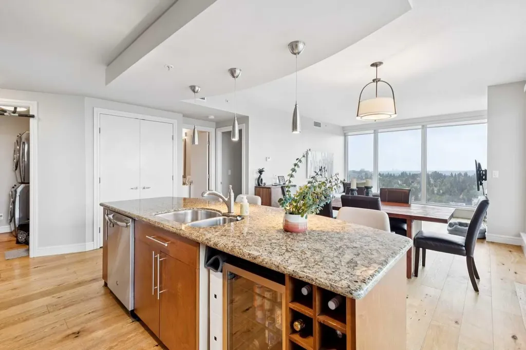 817 15 Avenue SW Calgary AB T2R0H8
