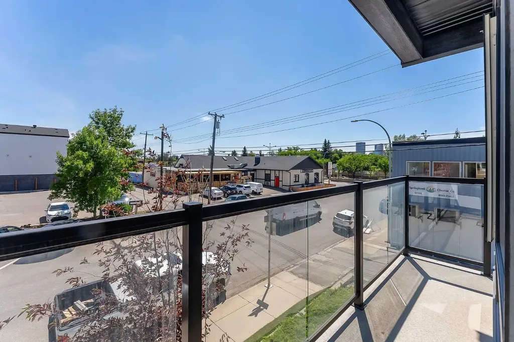 605 17 Avenue NW Calgary AB T2M 0N6
