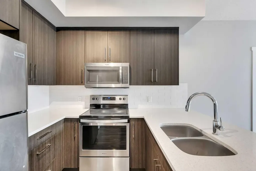 605 17 Avenue NW Calgary AB T2M 0N6