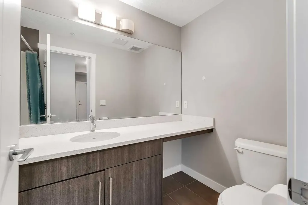 605 17 Avenue NW Calgary AB T2M 0N6