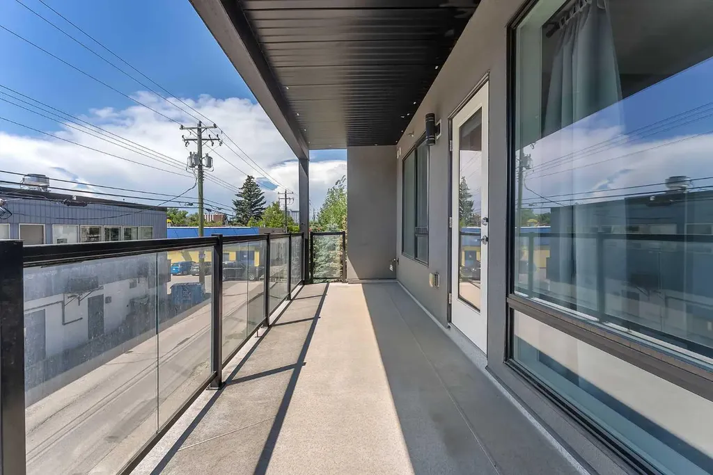 605 17 Avenue NW Calgary AB T2M 0N6