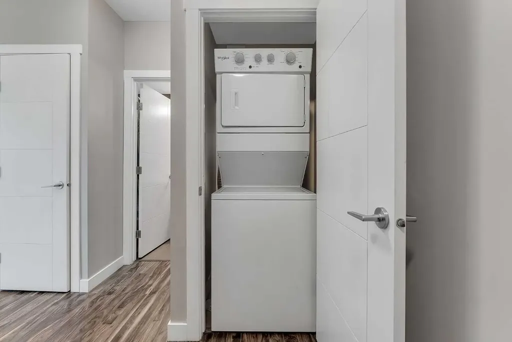 605 17 Avenue NW Calgary AB T2M 0N6