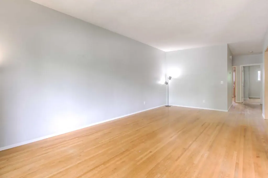 5839 66 Avenue NW Calgary AB T3A 2A8