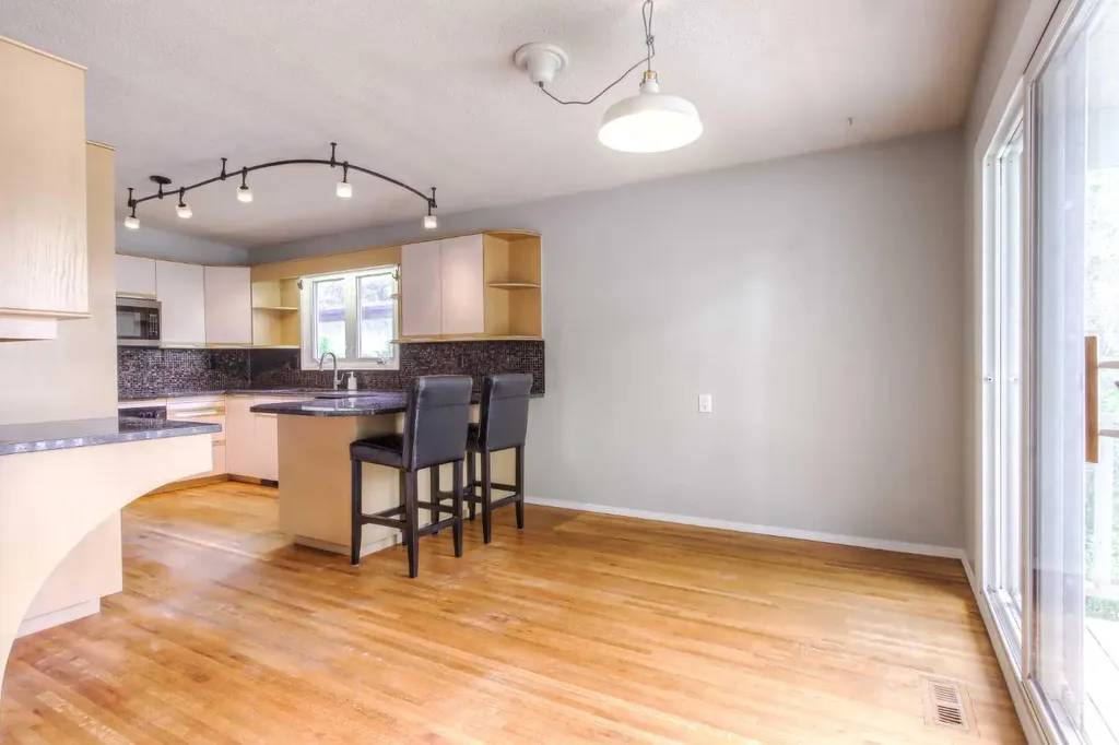 5839 66 Avenue NW Calgary AB T3A 2A8