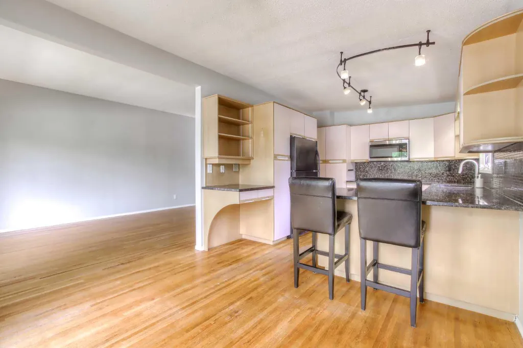 5839 66 Avenue NW Calgary AB T3A 2A8