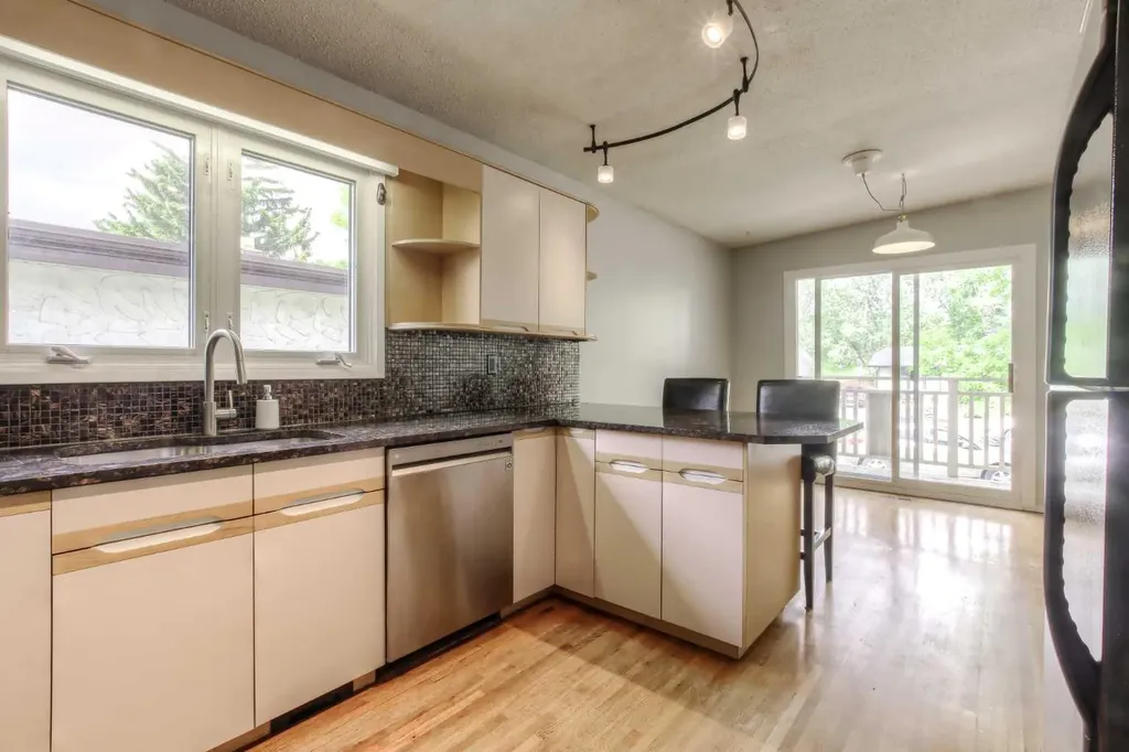 5839 66 Avenue NW Calgary AB T3A 2A8