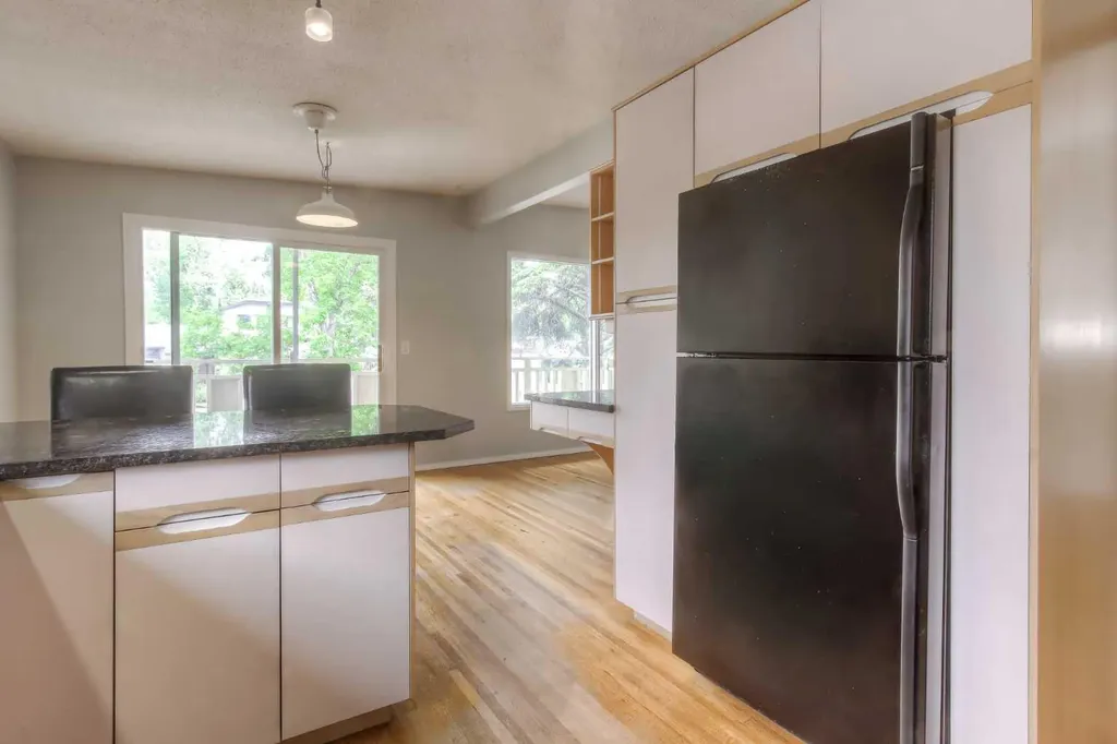 5839 66 Avenue NW Calgary AB T3A 2A8