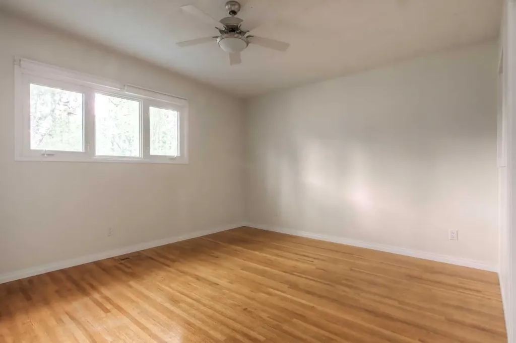 5839 66 Avenue NW Calgary AB T3A 2A8