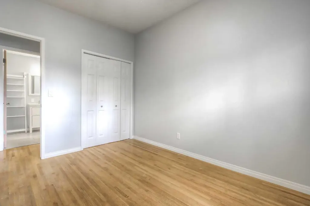 5839 66 Avenue NW Calgary AB T3A 2A8