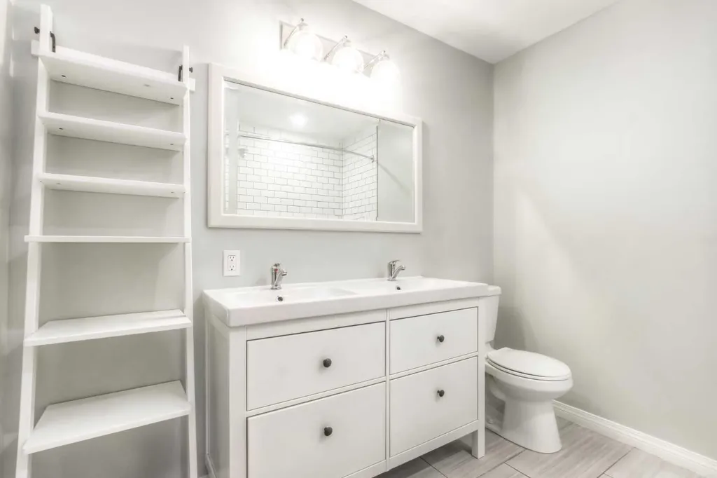 5839 66 Avenue NW Calgary AB T3A 2A8