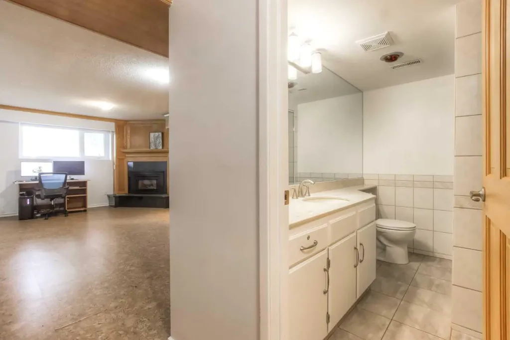 5839 66 Avenue NW Calgary AB T3A 2A8