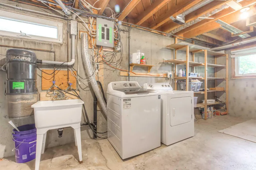 5839 66 Avenue NW Calgary AB T3A 2A8