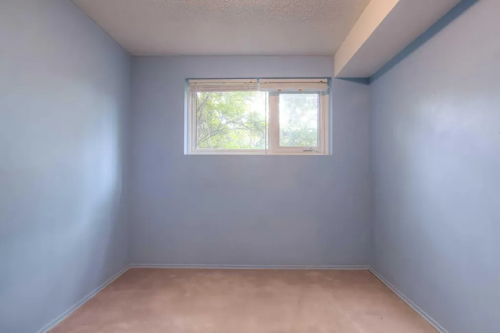 5839 66 Avenue NW Calgary AB T3A 2A8