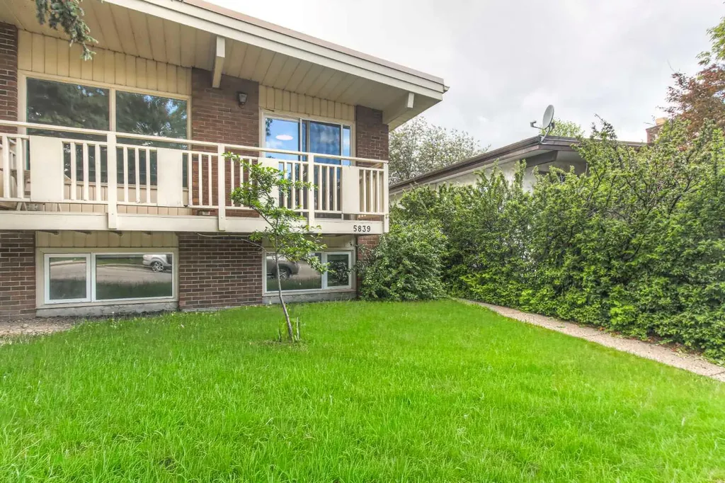 5839 66 Avenue NW Calgary AB T3A 2A8