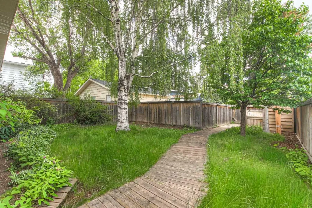 5839 66 Avenue NW Calgary AB T3A 2A8