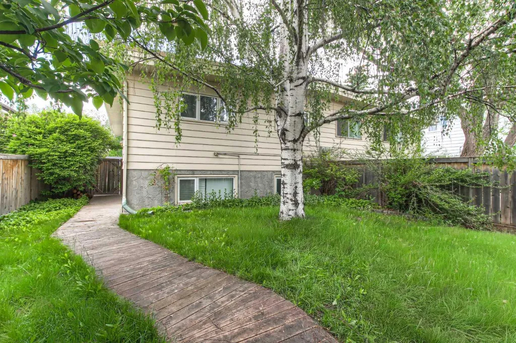 5839 66 Avenue NW Calgary AB T3A 2A8